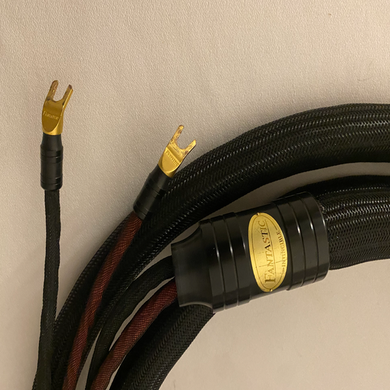 <tc>Câbles d'enceinte d'occasion - FANTASTIC Cable - INVINCIBLE Gold - Connectique Fourche / Fourche - 2,5m</tc>