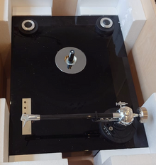  Pre-owned Turntable EAT FORTISSIMO S Piano Black with Tonearm EAT CNOTE 12' (Cartridge not included)