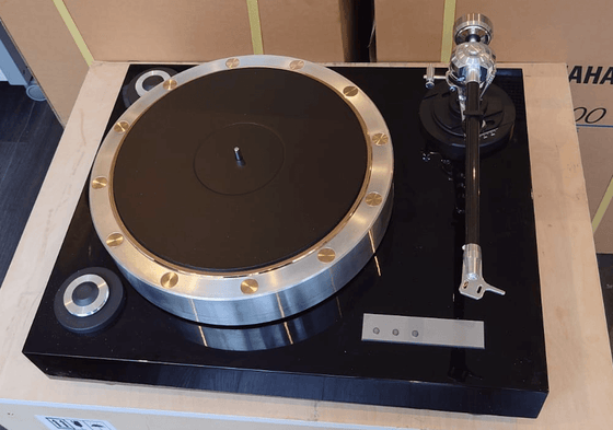 Pre-owned Turntable EAT FORTISSIMO S Piano Black with Tonearm EAT CNOTE 12' (Cartridge not included) - AudioSoundMusic