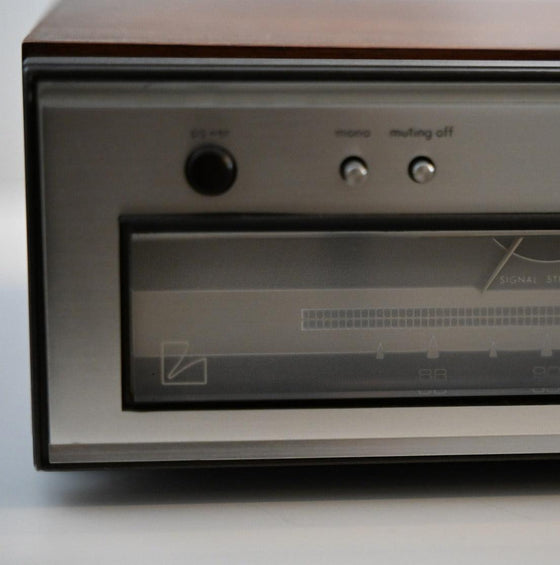 Pre-owned FM Tuner Luxman Ultimate T-110 - AudioSoundMusic